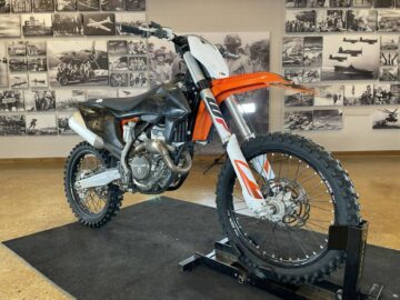 Used 2019 KTM Dirt Bike Motorcycle 250 SX-F