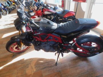 New 2024 Indian Motorcycle® Standard Motorcycle FTR R Carbon Fiber